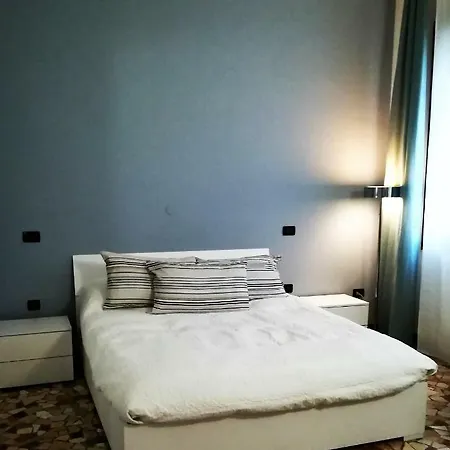 Via Alfieri 23 Apartamento *
