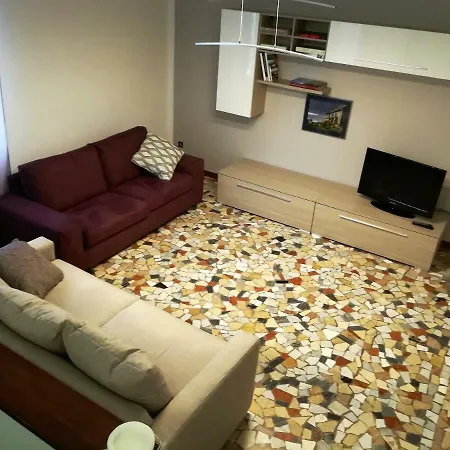 Apartamento Via Alfieri 23 *